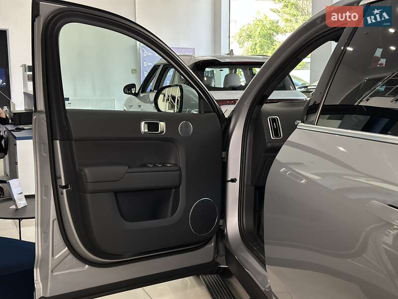 Внедорожник / Кроссовер Li Auto L7 2025 в Одессе