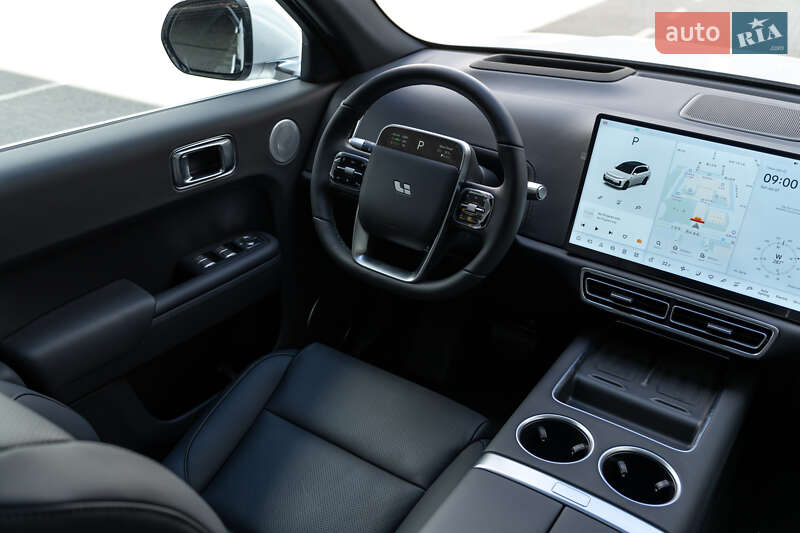 Внедорожник / Кроссовер Li Auto L7 2024 в Одессе