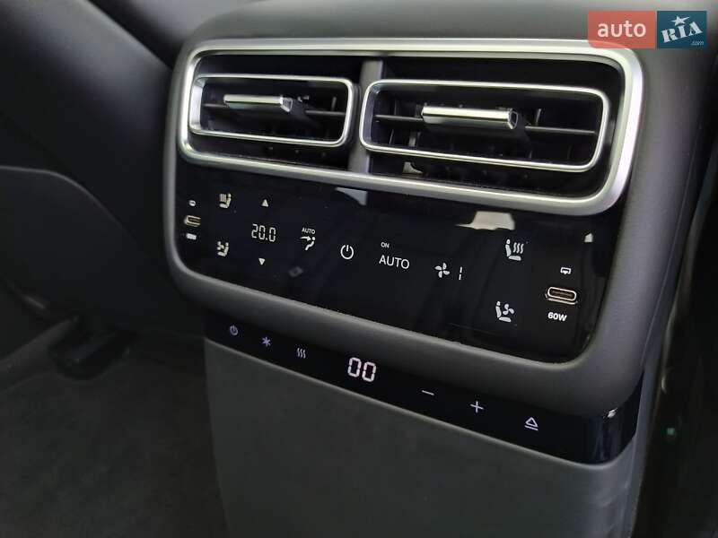 Внедорожник / Кроссовер Li Auto L7 2024 в Киеве