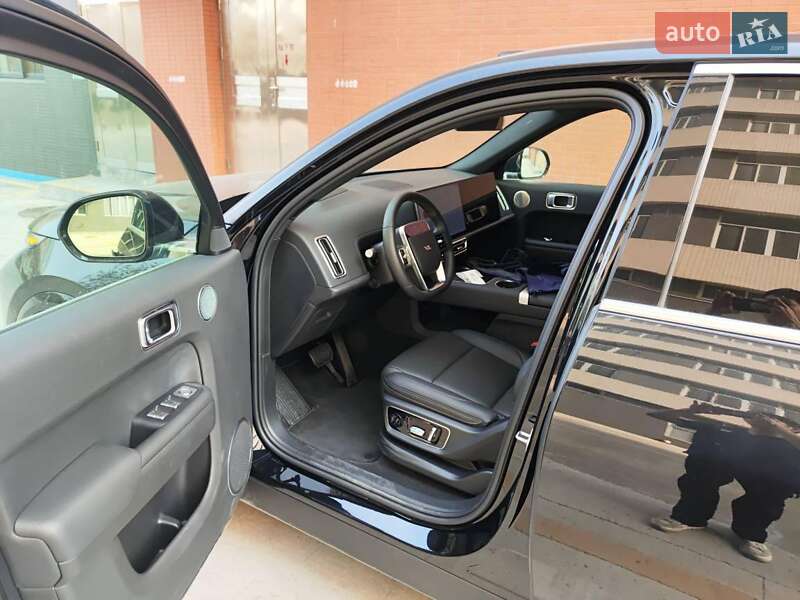 Внедорожник / Кроссовер Li Auto L7 2024 в Кропивницком
