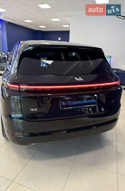 Внедорожник / Кроссовер Li Auto L7 2024 в 