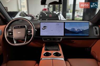 Позашляховик / Кросовер Li Auto L7 2024 в 