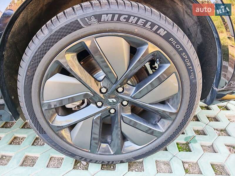 Внедорожник / Кроссовер Li Auto L7 2024 в Киеве