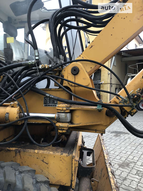 Колесный экскаватор Liebherr 311 1996 в Калуше