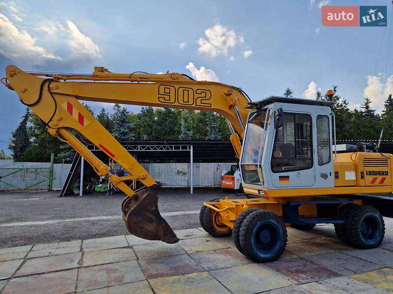 Liebherr 902 1900
