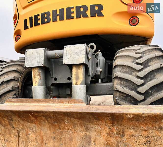 Экскаватор погрузчик Liebherr 914 2013 в Черновцах