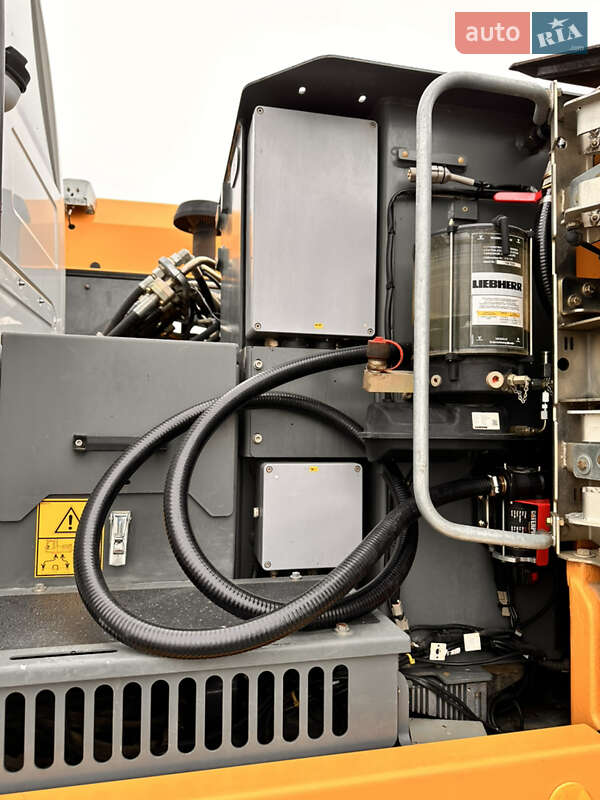 Экскаватор погрузчик Liebherr 914 2013 в Черновцах