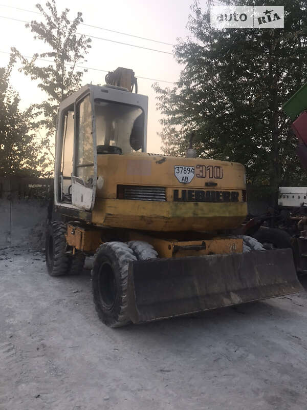 Колесный экскаватор Liebherr A 1993 в Виннице