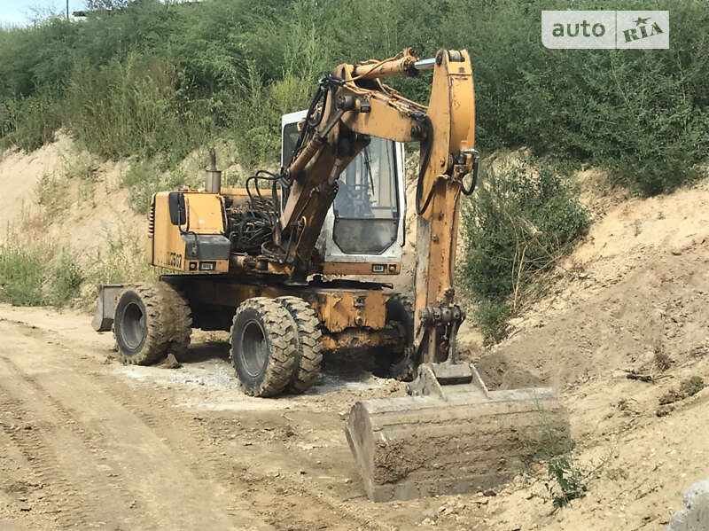 Колесный экскаватор Liebherr A 1993 в Виннице
