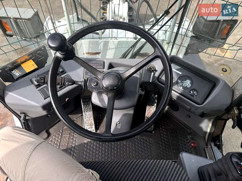Фронтальні навантажувачі Liebherr L 506 1995 в Броварах