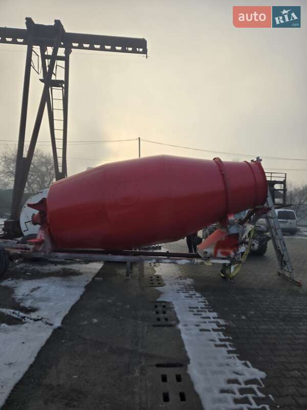 Бетономешалка (Миксер) Liebherr LT 2012 в Бурштыне