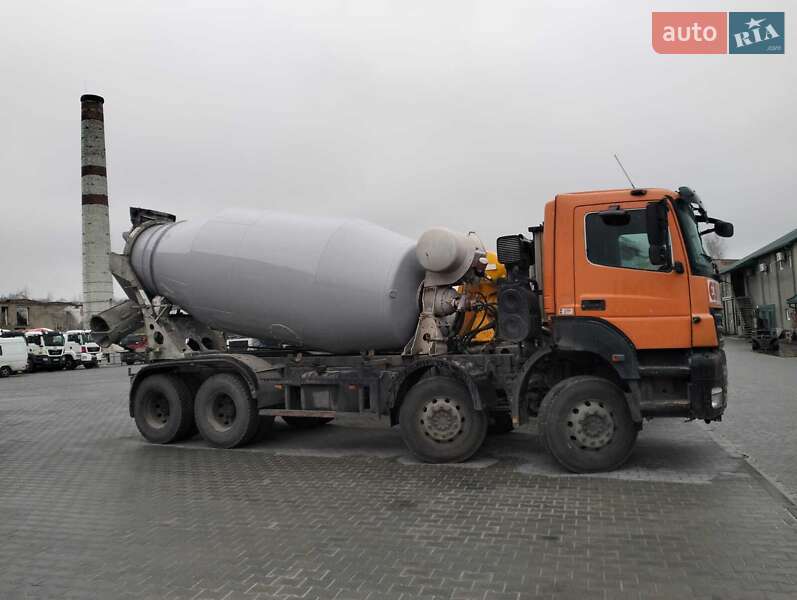 Бетономешалка (Миксер) Liebherr LT 2012 в Бурштыне