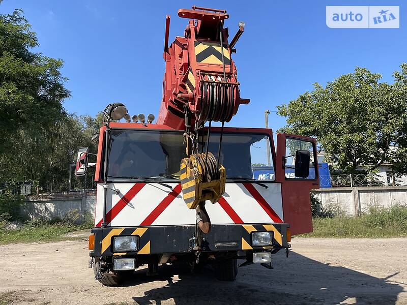 Автокран Liebherr LTM 1993 в Чернігові