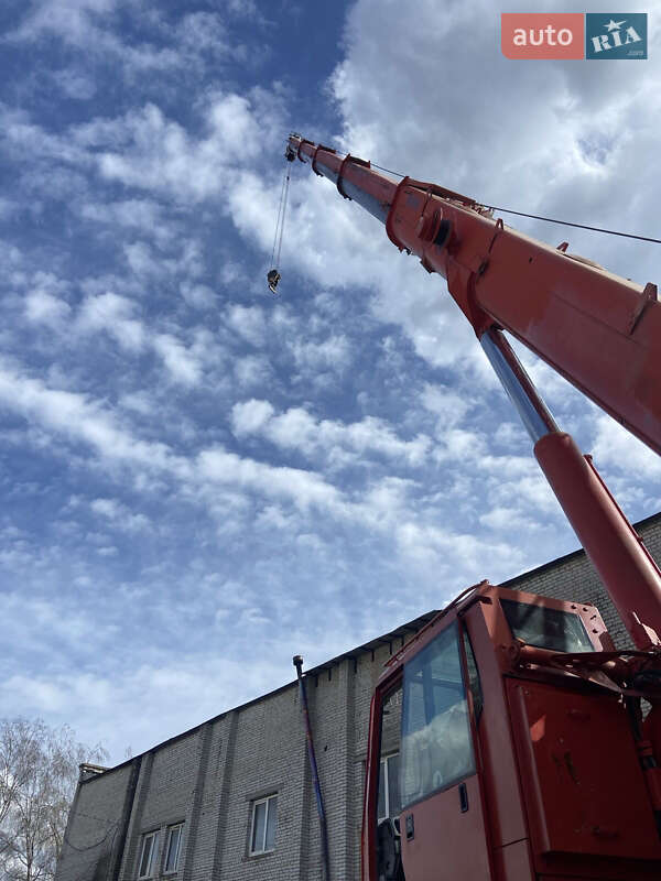 Автокран Liebherr LTM 2001 в Львові