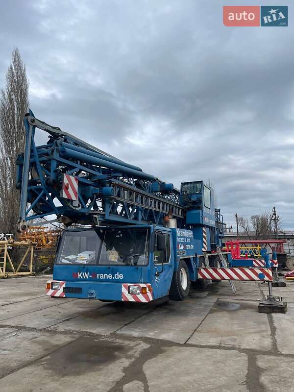Баштовий кран Liebherr MK 2001 в Одесі