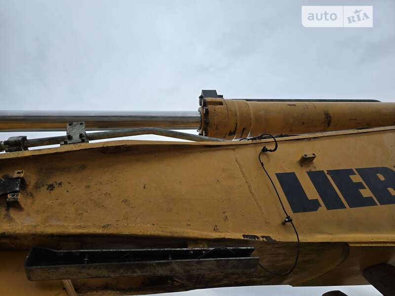 Автомобиль скорой помощи Liebherr R 966 2008 в Стрые