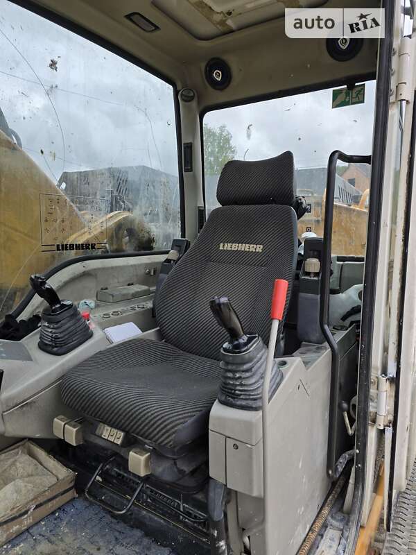 Автомобиль скорой помощи Liebherr R 966 2008 в Стрые