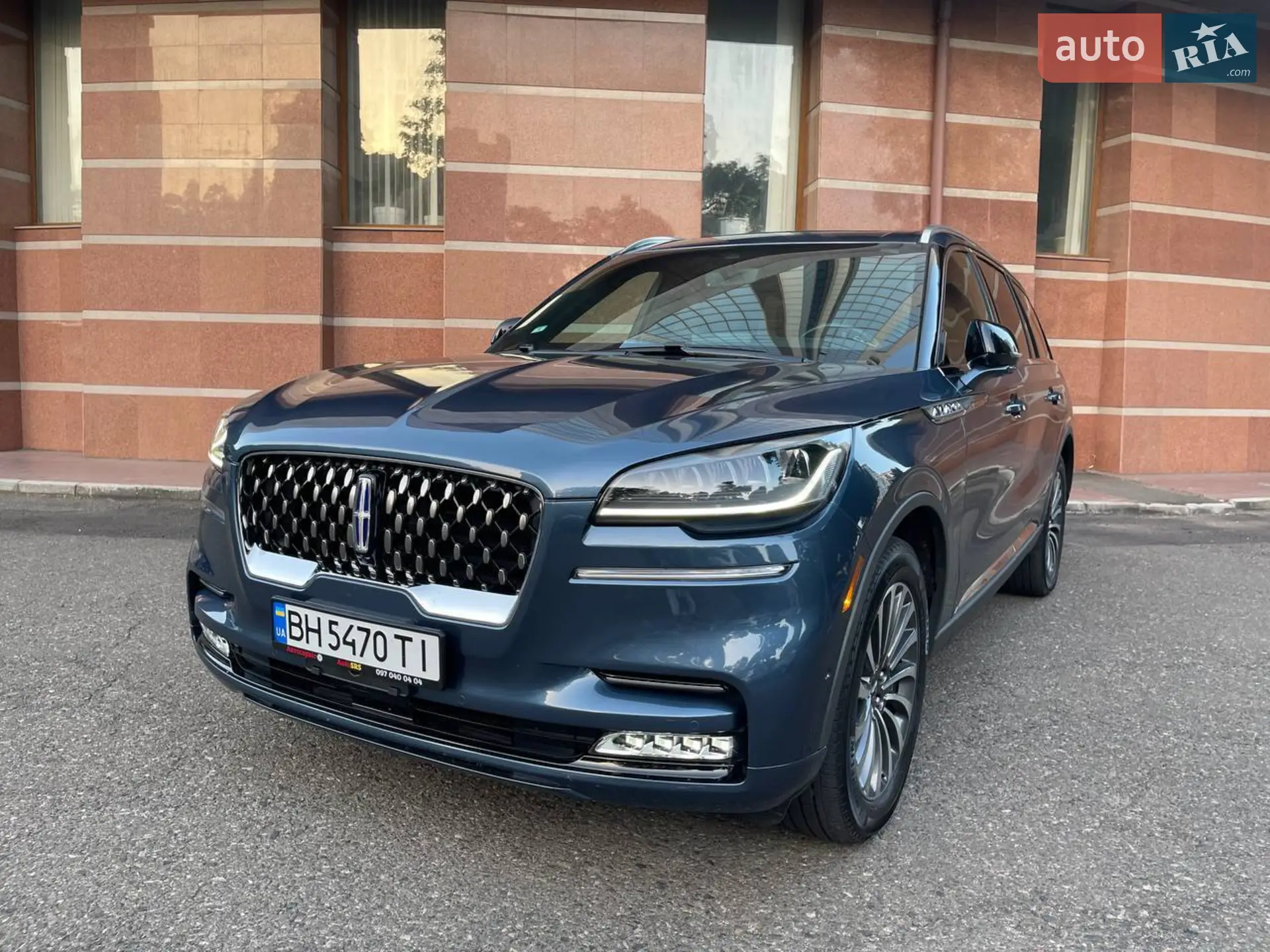 2019 Lincoln Aviator - мініатюра 3