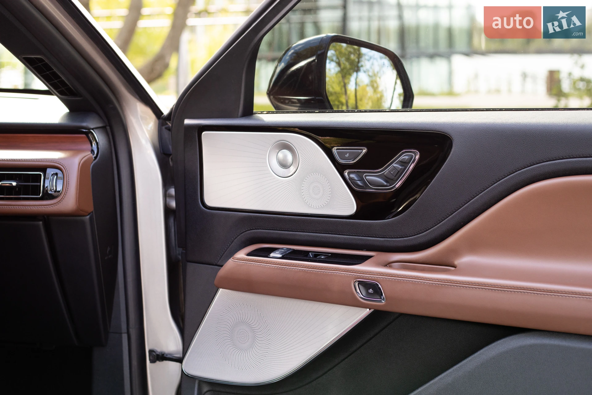 2020 Lincoln Aviator - мініатюра 29