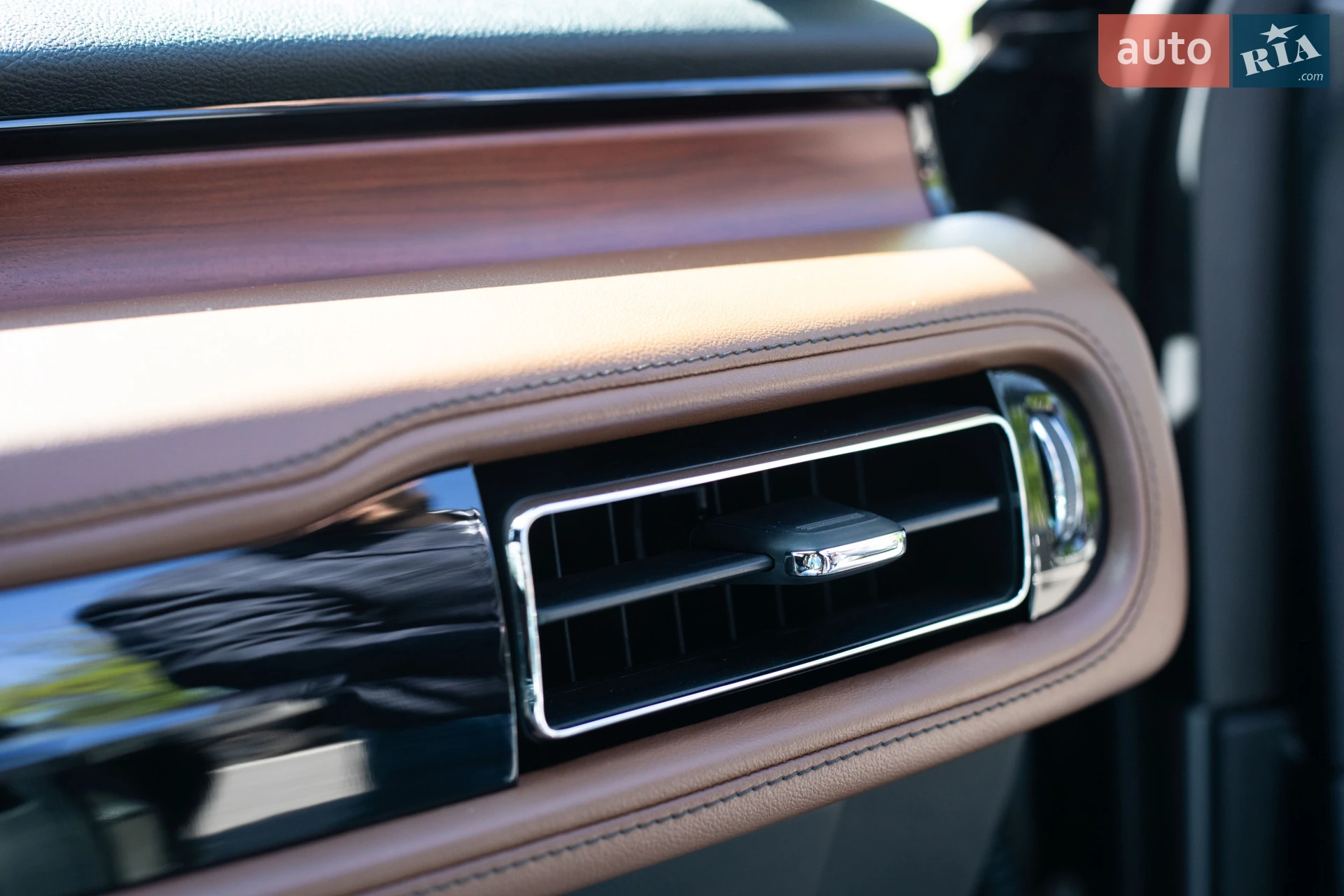 2020 Lincoln Aviator - мініатюра 32