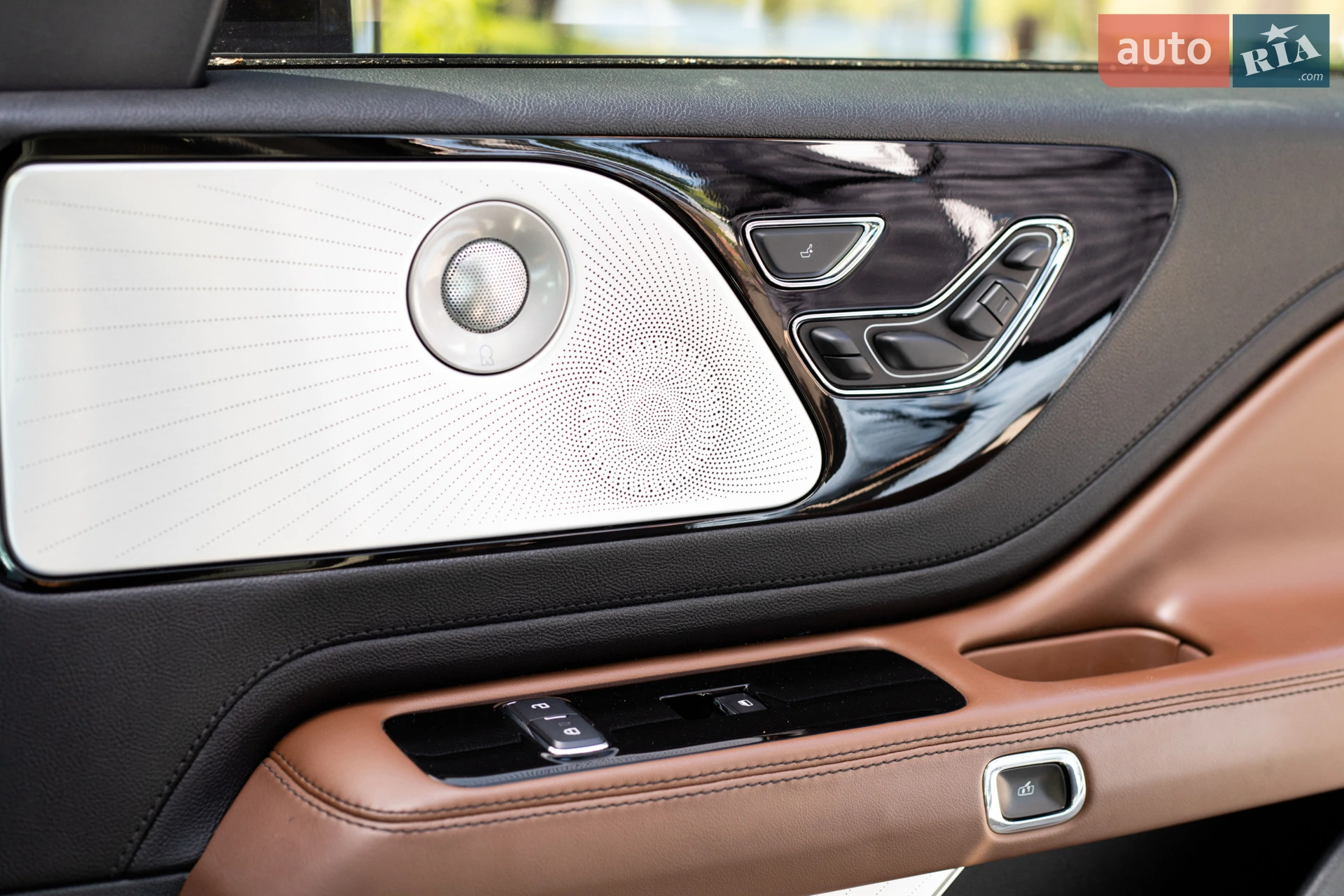 2020 Lincoln Aviator - мініатюра 33