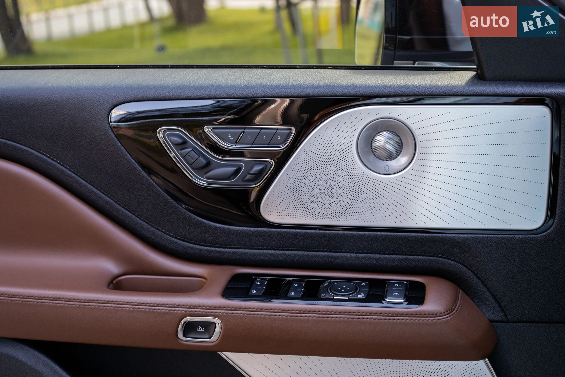 2020 Lincoln Aviator - мініатюра 38