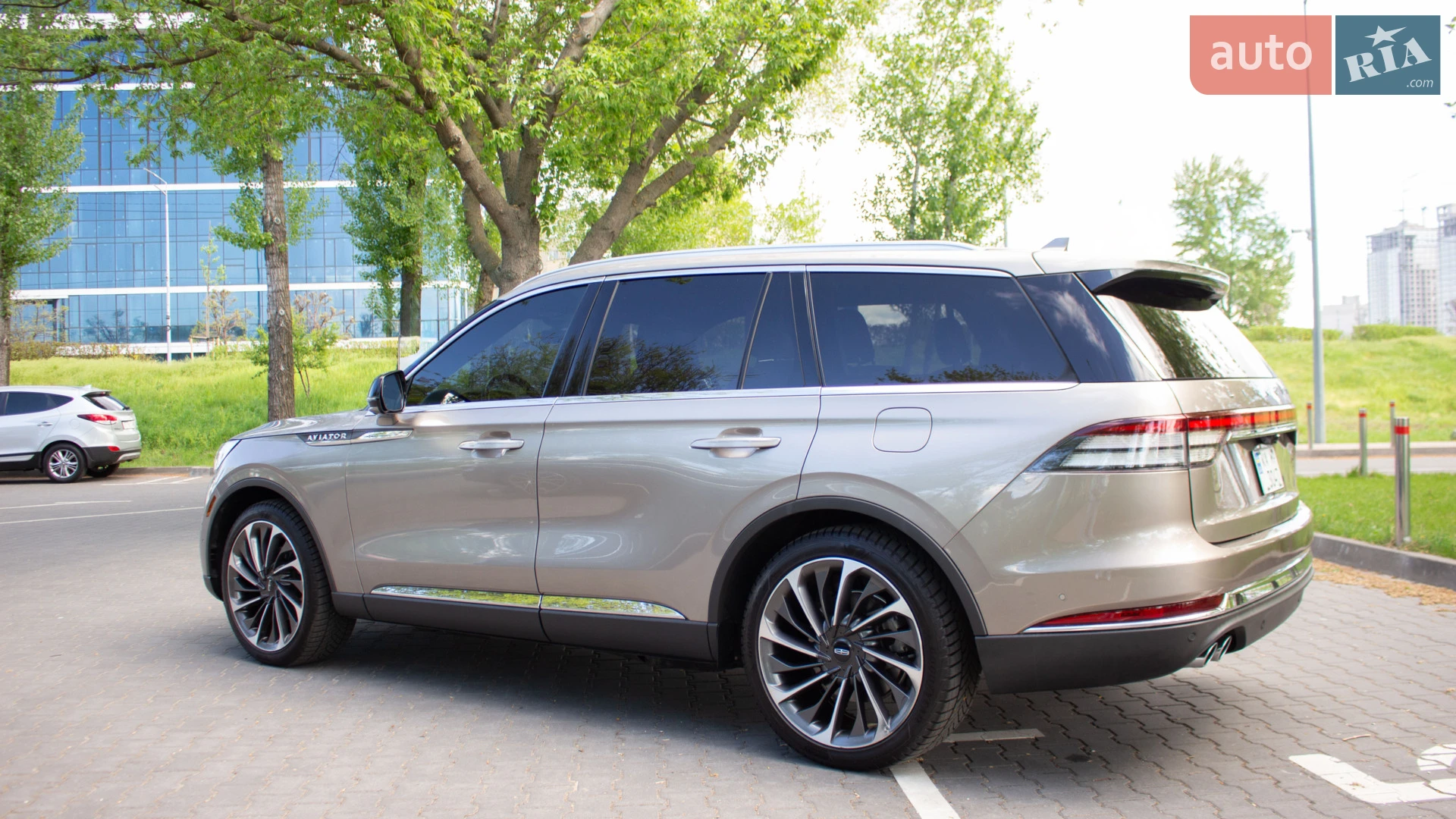 2020 Lincoln Aviator - мініатюра 2