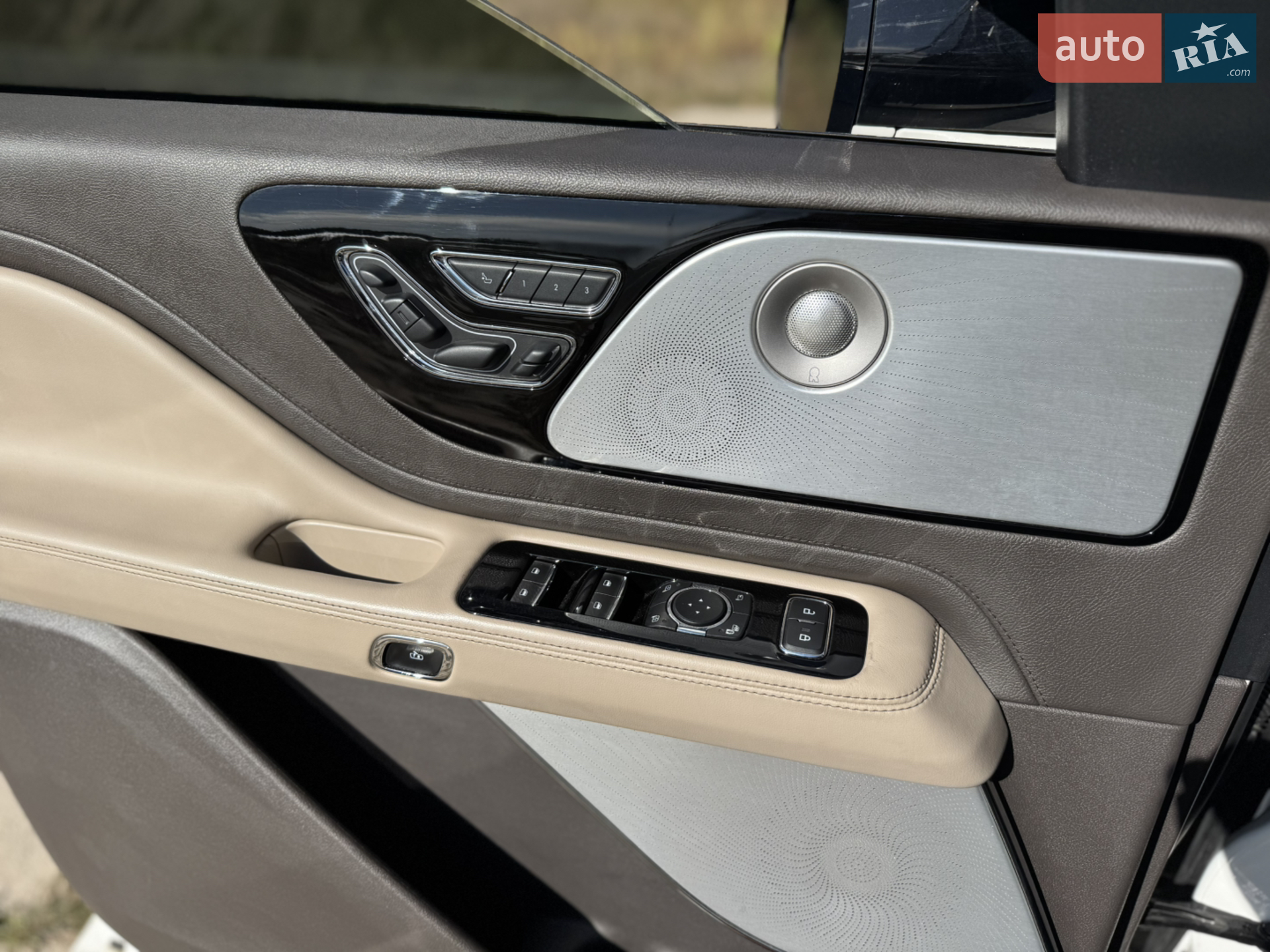 2020 Lincoln Aviator - мініатюра 14