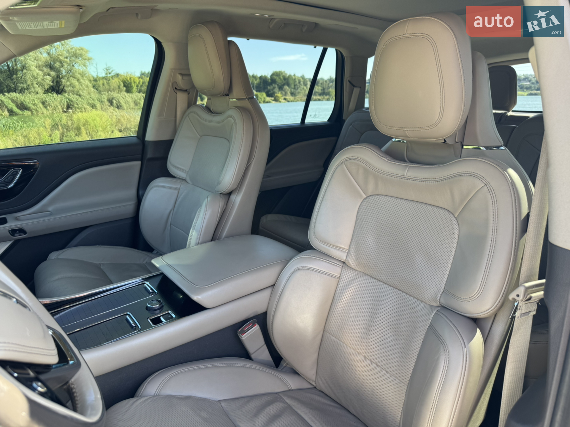 2020 Lincoln Aviator - мініатюра 16