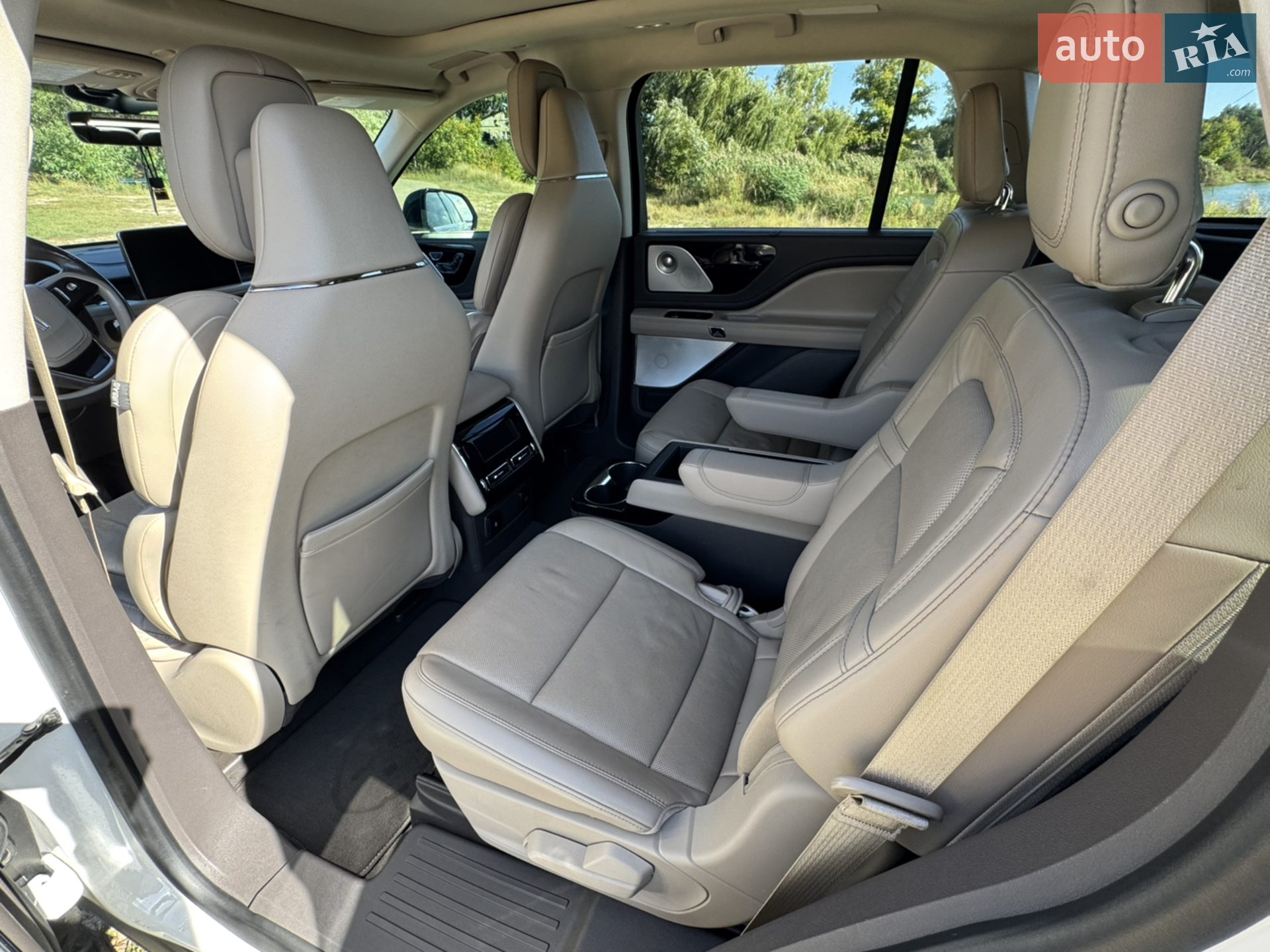2020 Lincoln Aviator - мініатюра 17