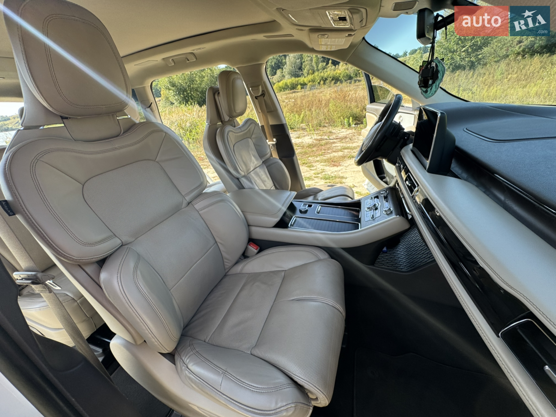 2020 Lincoln Aviator - мініатюра 20