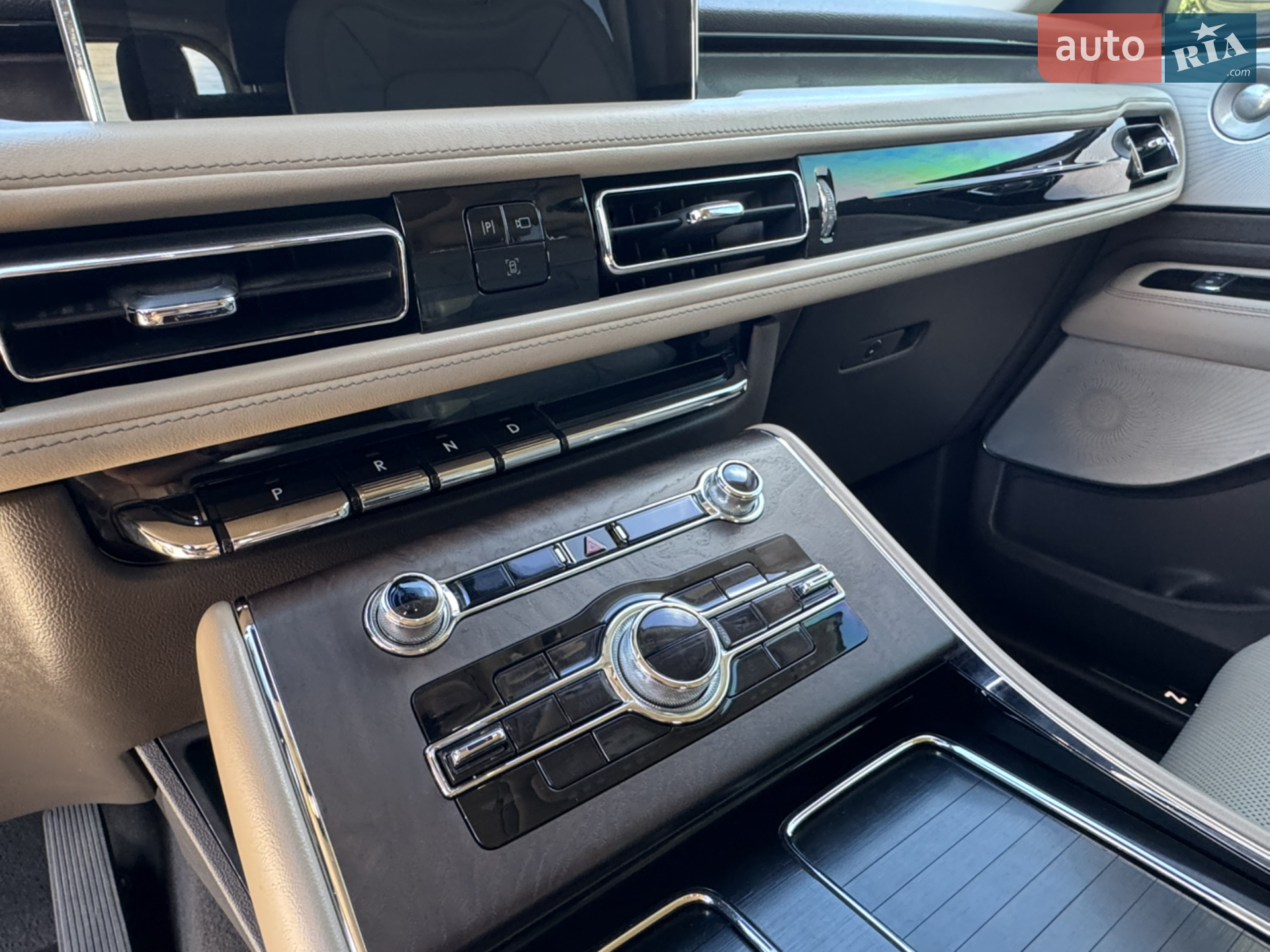 2020 Lincoln Aviator - мініатюра 24