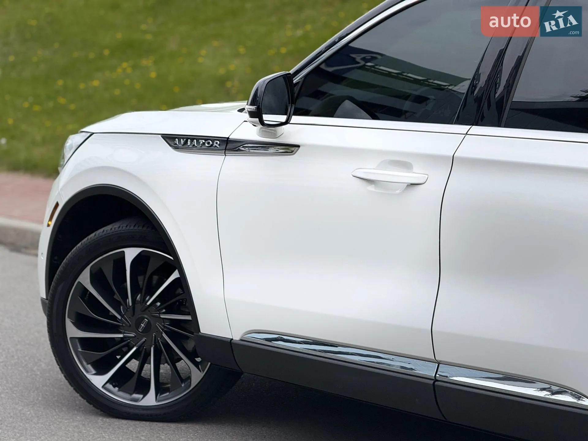 2022 Lincoln Aviator - мініатюра 24