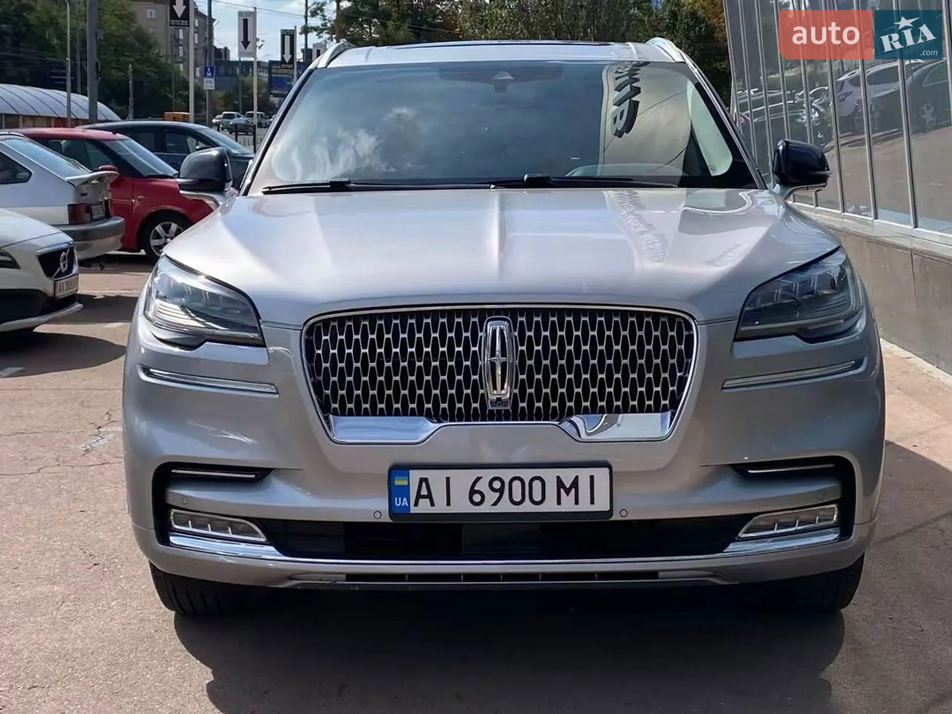 2019 Lincoln Aviator - мініатюра 2