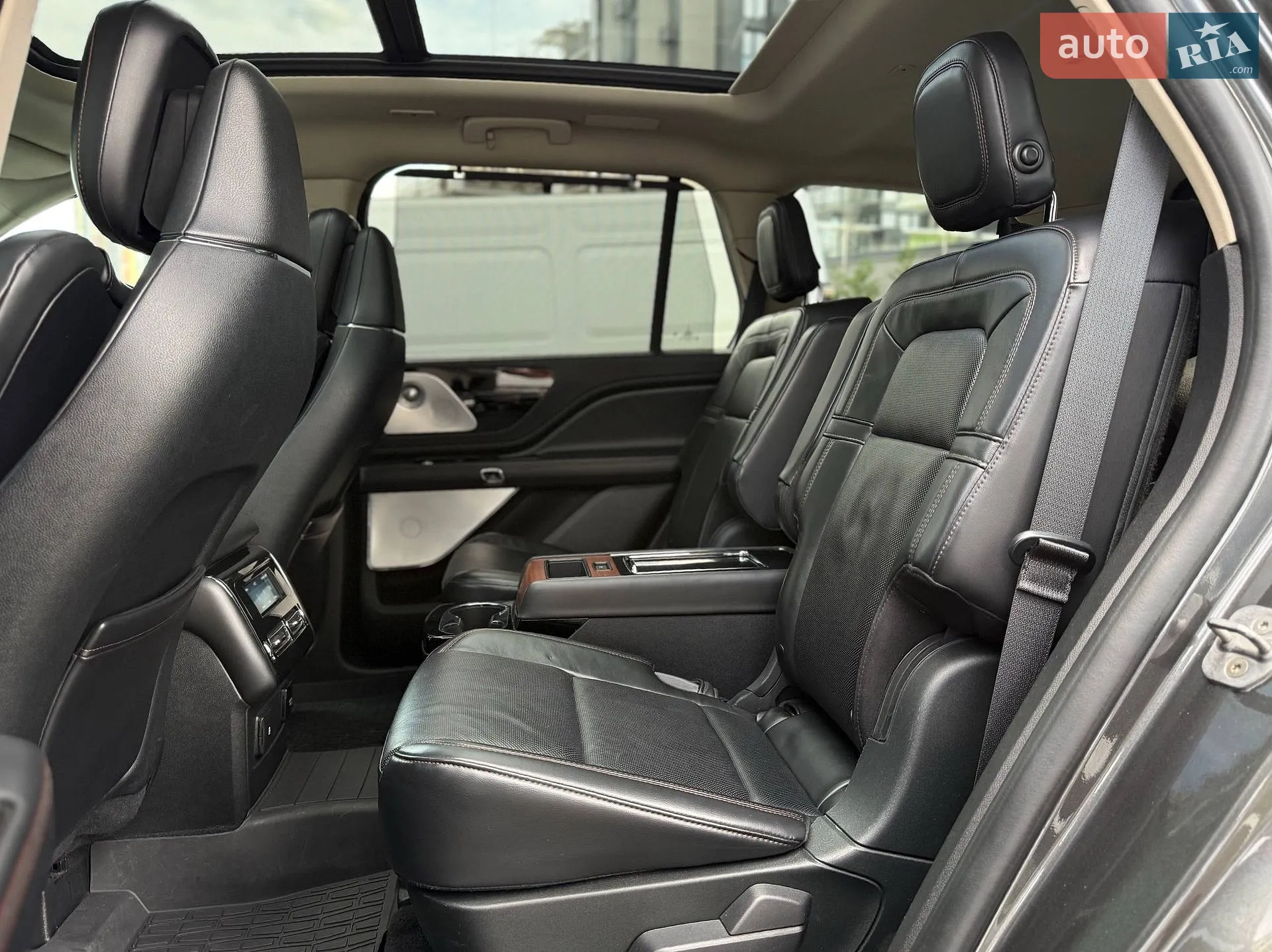 2019 Lincoln Aviator - мініатюра 16