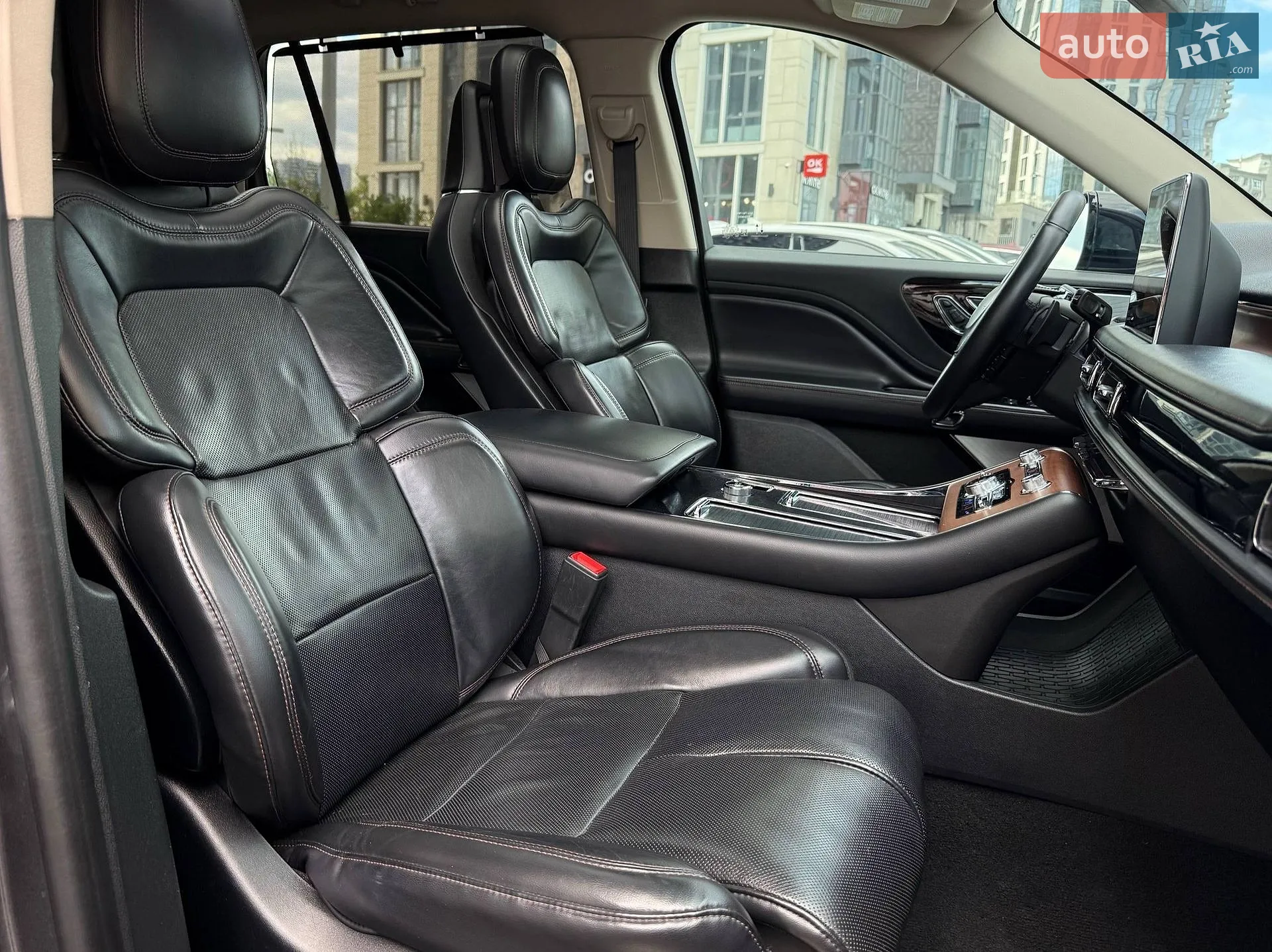2019 Lincoln Aviator - мініатюра 27