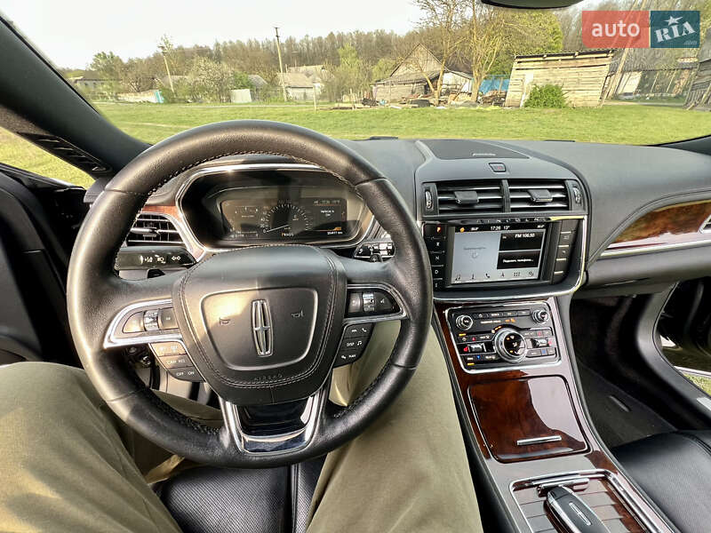 Седан Lincoln Continental 2017 в Макарове