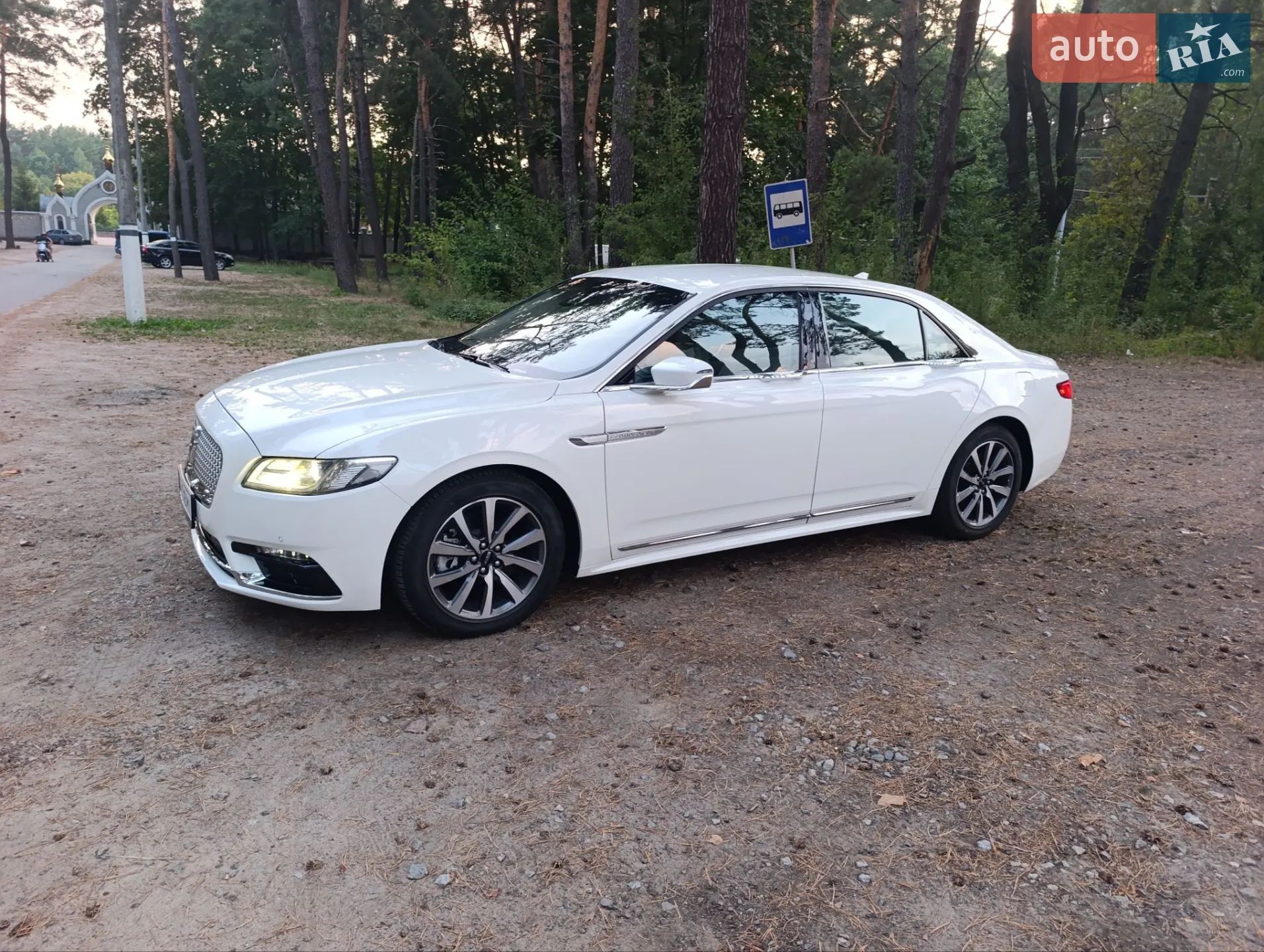 2019 Lincoln Continental - мініатюра 3