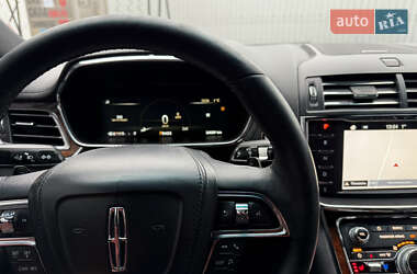 Седан Lincoln Continental 2016 в 