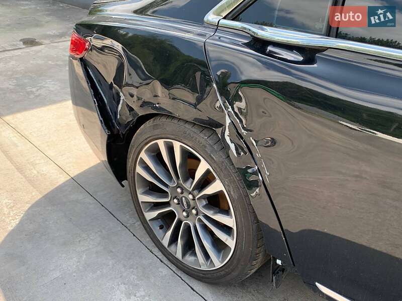 Седан Lincoln Continental 2018 в Львові