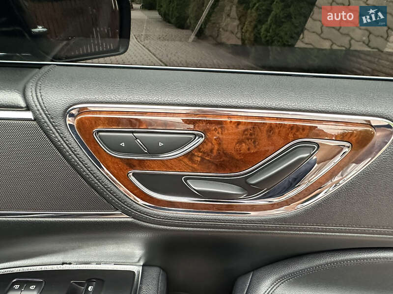 Седан Lincoln Continental 2016 в Чернівцях