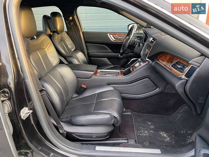 Седан Lincoln Continental 2017 в Львове