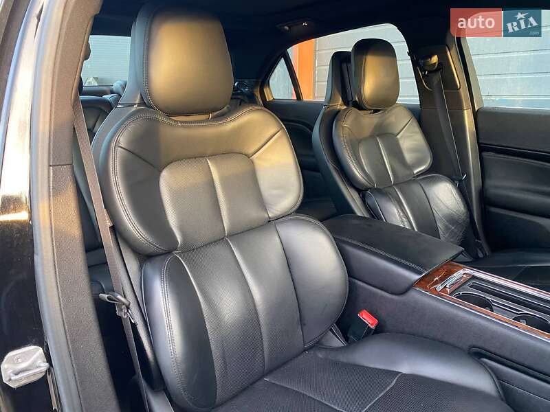 Седан Lincoln Continental 2017 в Львове
