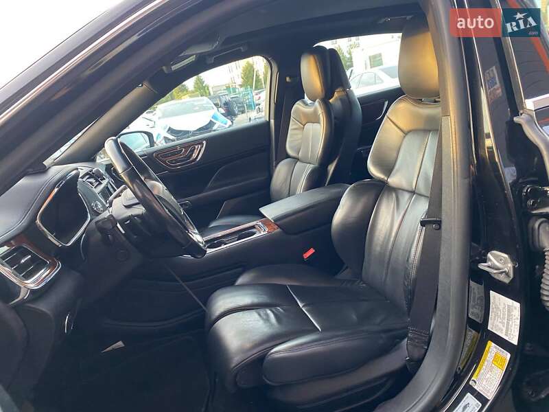 Седан Lincoln Continental 2017 в Львове