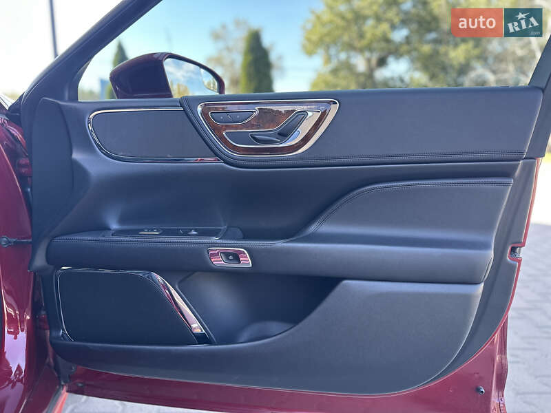 Седан Lincoln Continental 2017 в Києві фото 38 Седан Lincoln Continental 2017 в Києві