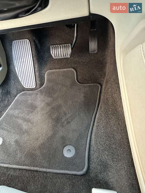 Седан Lincoln Continental 2018 в Дніпрі