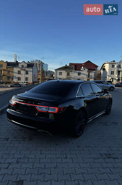 Седан Lincoln Continental 2016 в Львове