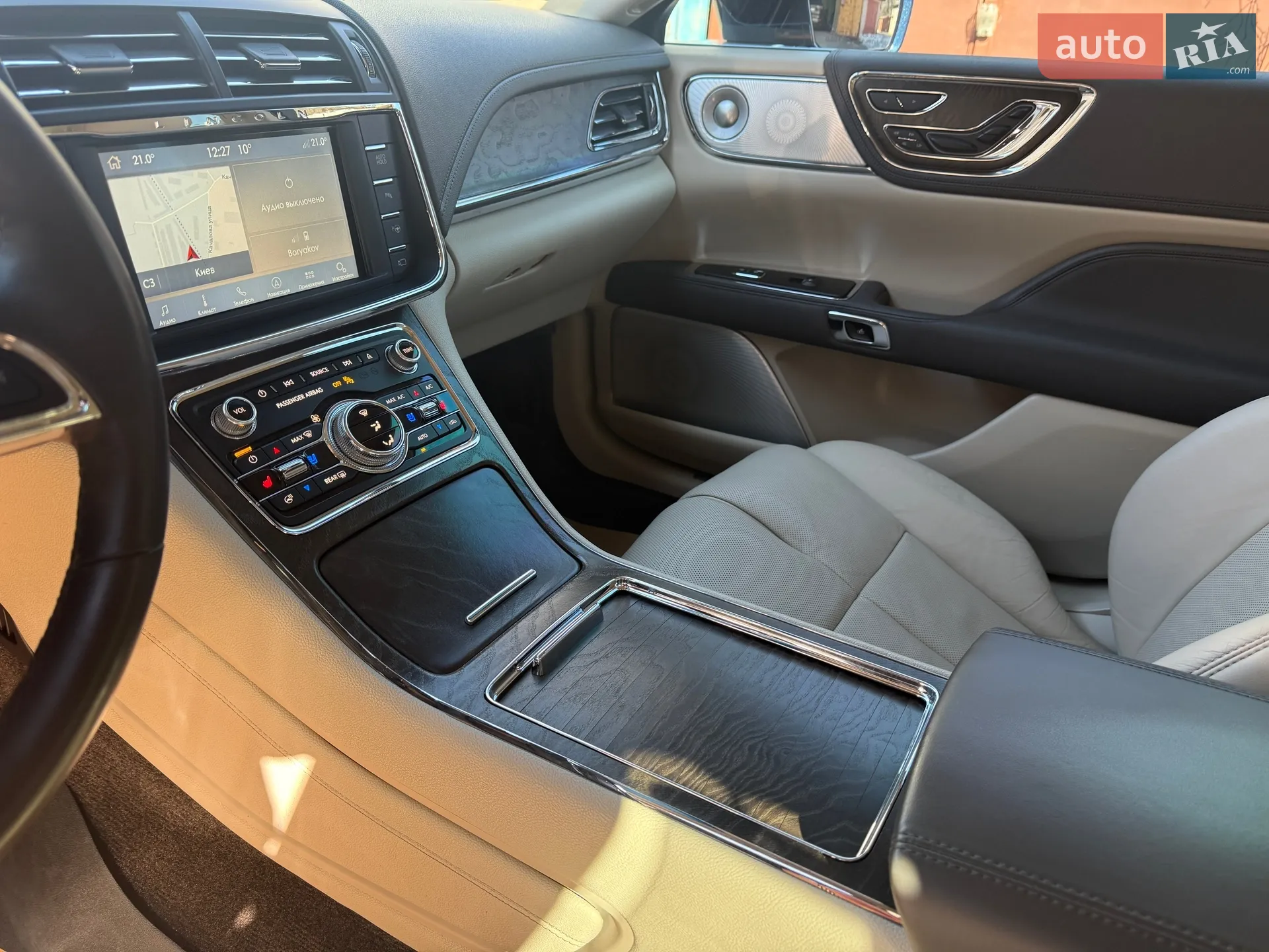 2016 Lincoln Continental - мініатюра 16
