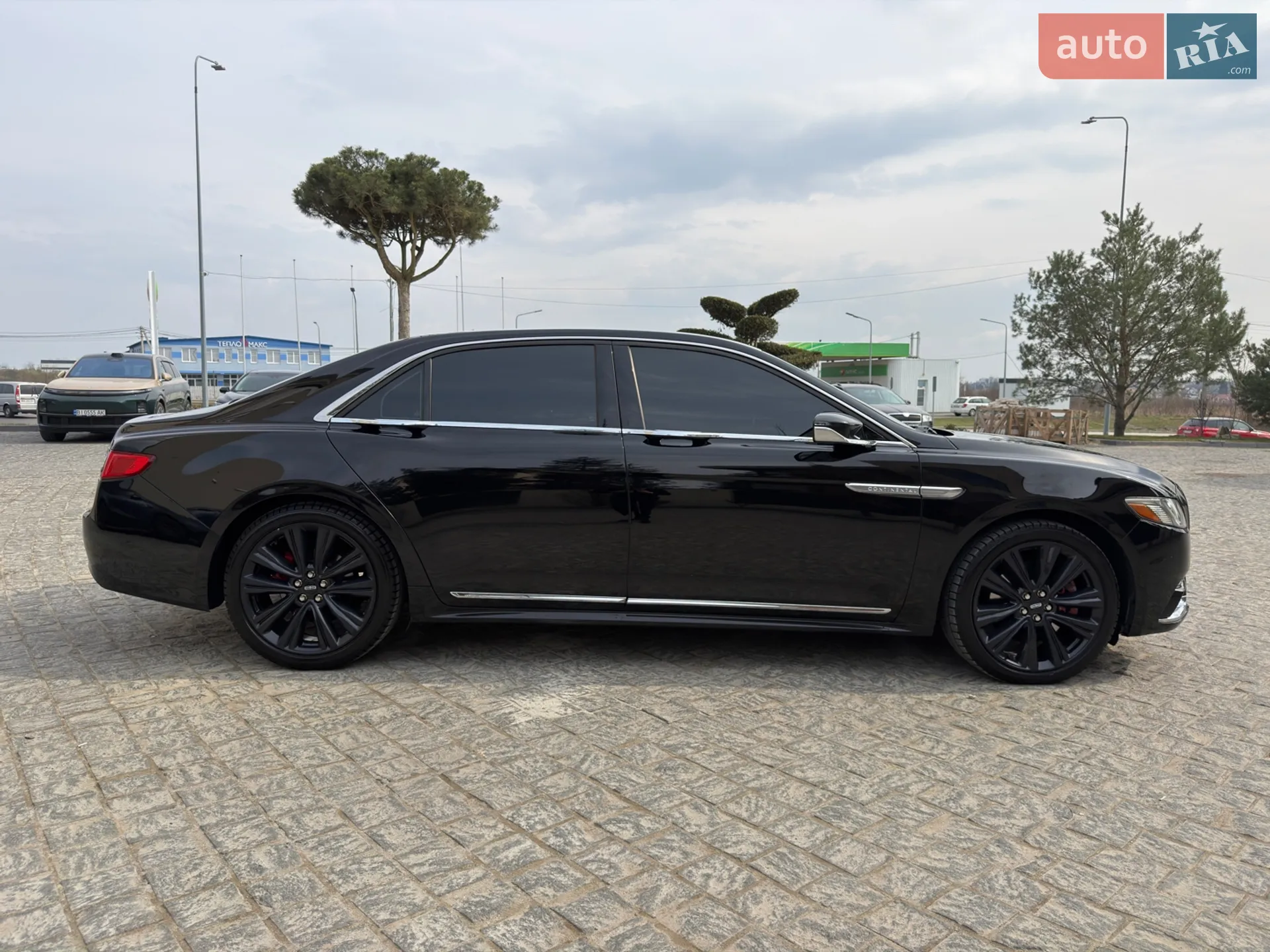 2016 Lincoln Continental - мініатюра 2
