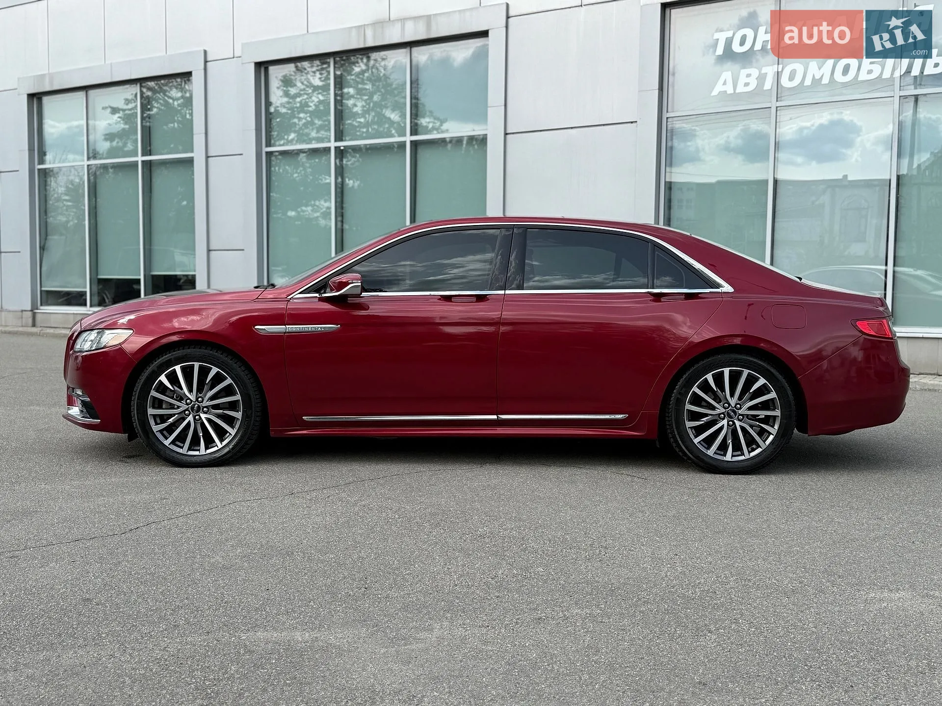 2016 Lincoln Continental - мініатюра 2
